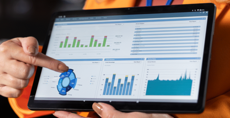 Estrategia de pauta basada en datos y resultados medibles.